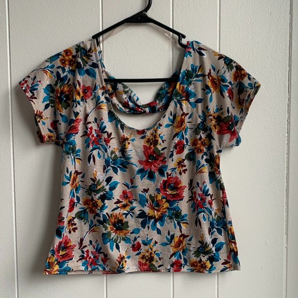 Full Tilt Scoop Neck & Back T-Shirt with Floral Pattern & Back Strap Detailing - Picture 1 of 5
